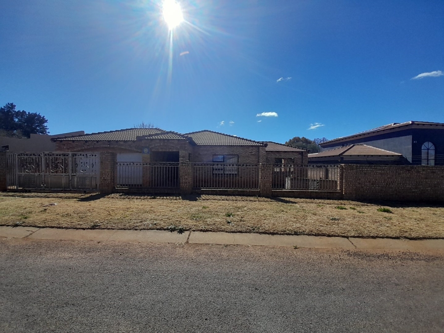 4 Bedroom Property for Sale in Vaalpark Free State